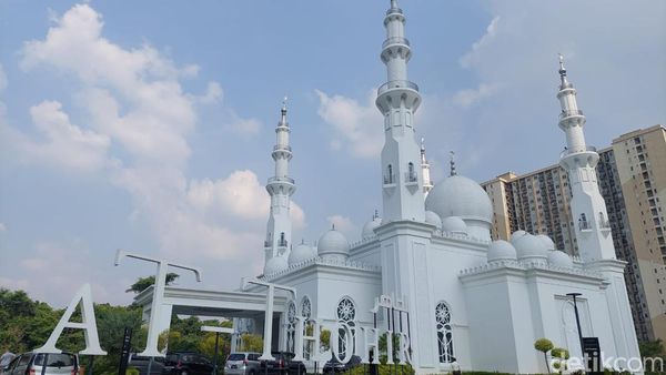 Foto: Masjid Putih dan Megah di Depok, Ternyata Dibangun Erick Thohir