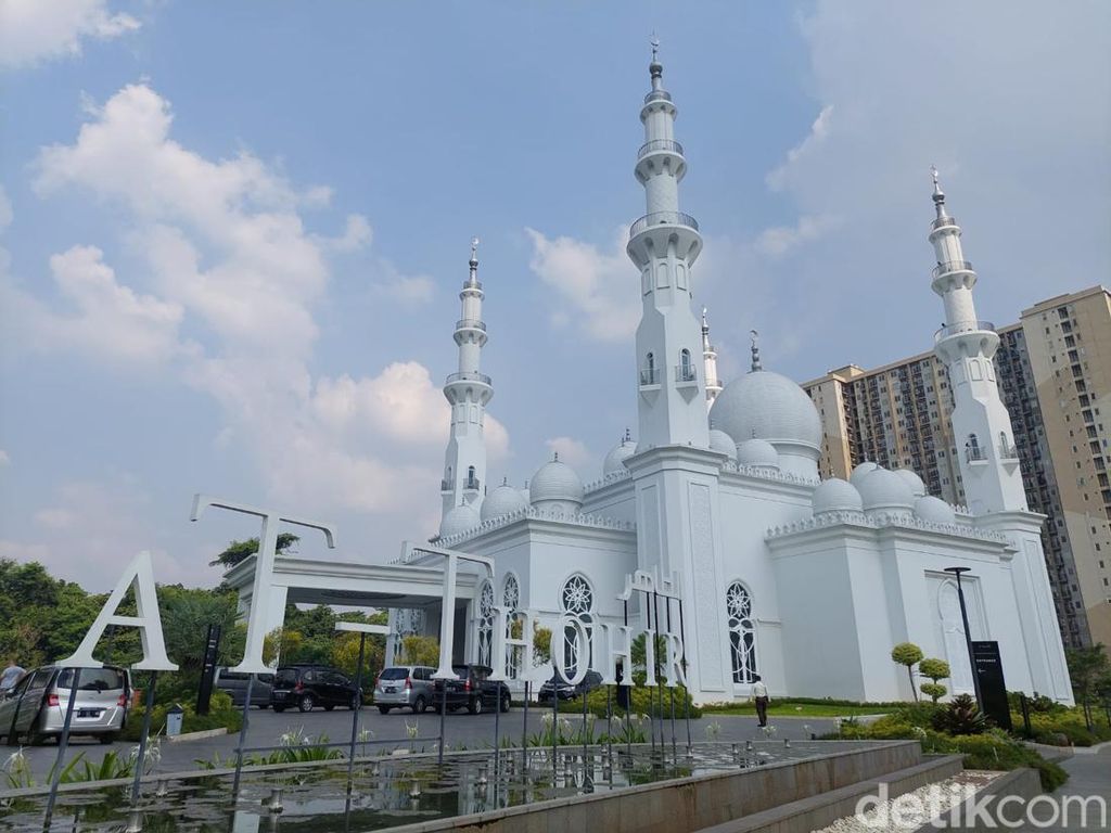 Masjid Erick Thohir Tepis Isu Viral: Perempuan Tak Berjilbab Boleh Masuk