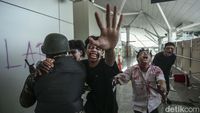 Saat Gerbong LRT Jakarta Dikuasai Para Zombie, Mencekam dan Panik