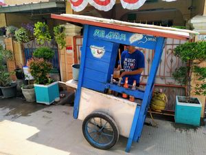 Aduh! Bukan Mi Instan Saja, Harga Bahan Mi Ayam Gerobak Juga Naik