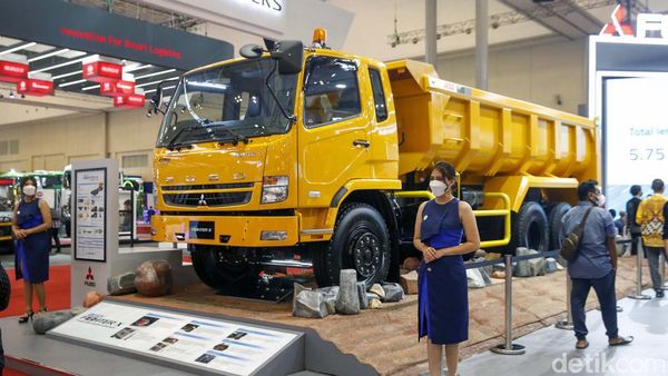 Mobil-mobil Tangguh Fuso Mejeng di GIIAS 2022