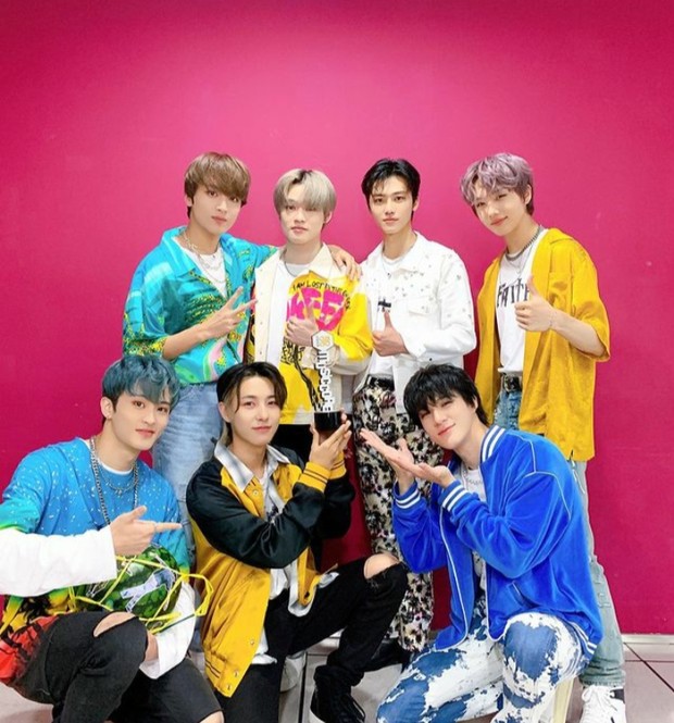 NCT Dream meraih predikat double million seller pertama lewat album Hot Sauce/Foto: instagram.com/nct_dream Hot Sauce dan Hello Future sukses membuat NCT Dream meraih prestasi gemilang.