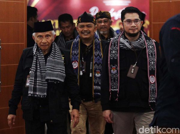 Amien Rais Bawa Partai Ummat Daftar Pemilu 2024, Lihat Nih Momennya