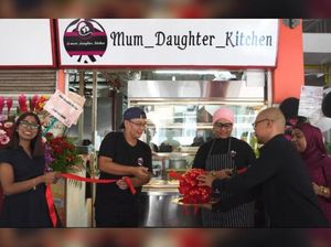 Keren! Pasangan Ini Sukses Jual Nasi Padang di Singapura