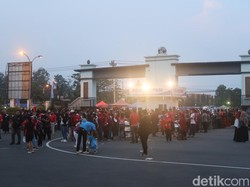 Jelang Laga Final, Ribuan Pendukung Timnas Padati Stadion Maguwoharjo