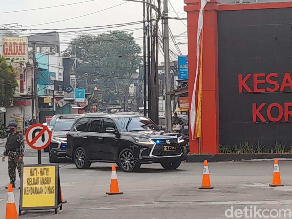 Rombongan Wakapolri Tiba di Mako Brimob Jelang Sambo Diperiksa Komnas HAM Rombongan Wakapolri Tiba di Mako Brimob Jelang Sambo Diperiksa Komnas HAM