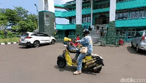 Skuteris Nyentrik dari Sukabumi, Tebar Pesan Baik dari Vespa Campursari Skuteris Nyentrik dari Sukabumi, Tebar Pesan Baik dari Vespa Campursari