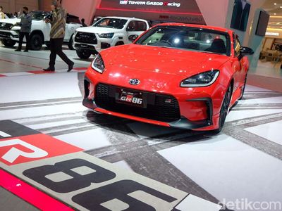 Toyota GR 86, Si Merah yang Harganya Bikin Penasaran Menko Airlangga