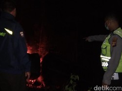 Truk CPO Masuk Jurang dan Terbakar di Kampar Riau