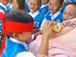 Viral Siswa TK Jejalkan Paksa Roti ke Mulut Ibunya Saat Lomba Agustusan