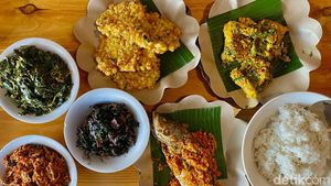 Cakalang Suwir hingga Ayam Woku Berempah Sedap Ada di Sini!