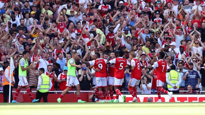 LONDON, ENGLAND - AUGUST 13: Granit Xhaka of Arsenal celebrates with teammates after scoring their sides third goal during the Premier League match between Arsenal FC and Leicester City at Emirates Stadium on August 13, 2022 in London, England. (Photo by Alex Pantling/Getty Images)