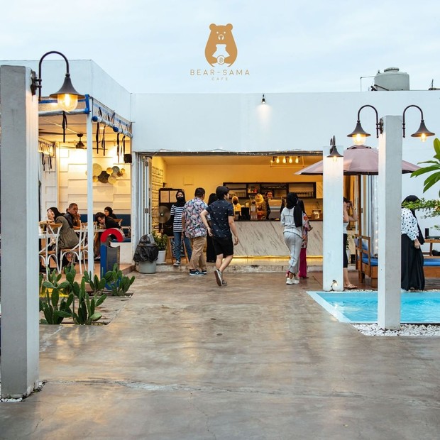 BEAR-SAMA Pool, Cafe & Resto