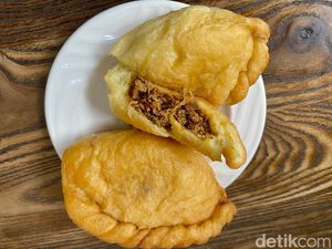 Panada Jumbo Empuk dan Klappertaart Enak Ada di Kafe Ini Panada Jumbo Empuk dan Klappertaart Enak Ada di Kafe Ini