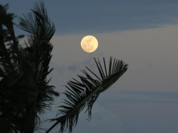 3 Doa Melihat Bulan Purnama Supermoon Malam Ini