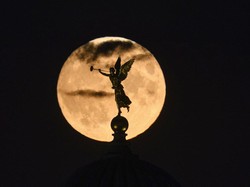 Tanggal 1 Agustus Memperingati Hari Apa? Ada Fenomena Supermoon