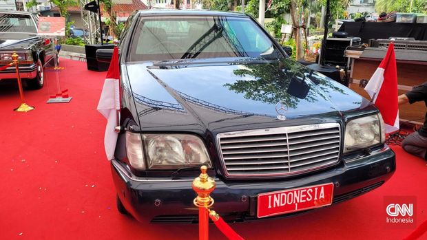 Mercedes Benz S-Class W140