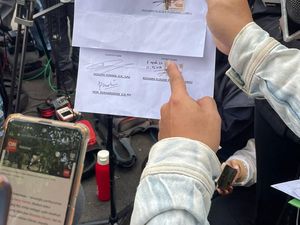 Pengacara Baru Bantah Ada Kode dari Bharada E Cabut Kuasa Deolipa Pengacara Baru Bantah Ada Kode dari Bharada E Cabut Kuasa Deolipa