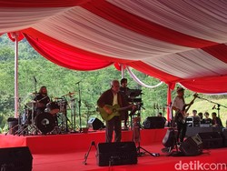 Kala Ratusan Eks Napiter Nyanyi Bareng Iwan Fals di Bogor