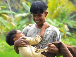 Mari Bantu Riswan, Kuli Pasir Remaja Tulang Punggung Keluarga