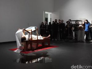 Melihat Berbagai Isu dalam Karya Seni Kontemporer di BaCAA Ke-7 Melihat Berbagai Isu dalam Karya Seni Kontemporer di BaCAA Ke-7