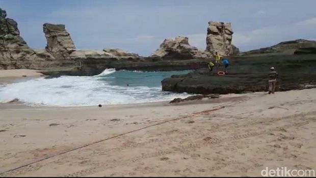 Pantai Klayar Pacitan