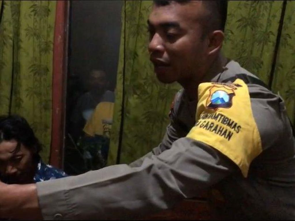 Detik-detik Anak Durhaka di Jember Tega Gorok Ibunya saat Sedang Tidur