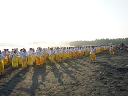 Bali Keren! Seribu Penari Meriahkan Festival Pantai Kelecung