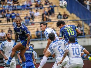 Drama Persib Vs PSIS: Penalti Diulang dan Gol Lemparan Tangan Alfreanda Drama Persib Vs PSIS: Penalti Diulang dan Gol Lemparan Tangan Alfreanda