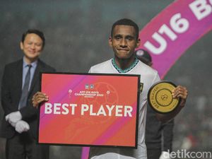 Si Jalak Harupat dan Irfan Bachdim di Balik Karier Iqbal Gwijangge