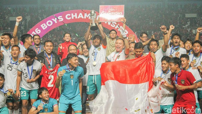 Timnas Indonesia U-16 jadi juara Piala AFF U-16 2022 dengan membungkam Vietnam 1-0. Bagi masyarakat Indonesia, ini sungguh menjadi kado yang indah untuk HUT ke-77 Kemerdekaan Republik Indonesia! Bravo tim Garuda Asia!