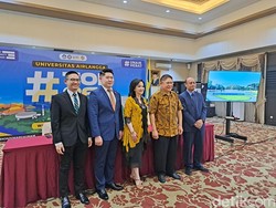 Panutan! Satu Keluarga Doktor Hukum Unair Dapat 3 Rekor MURI