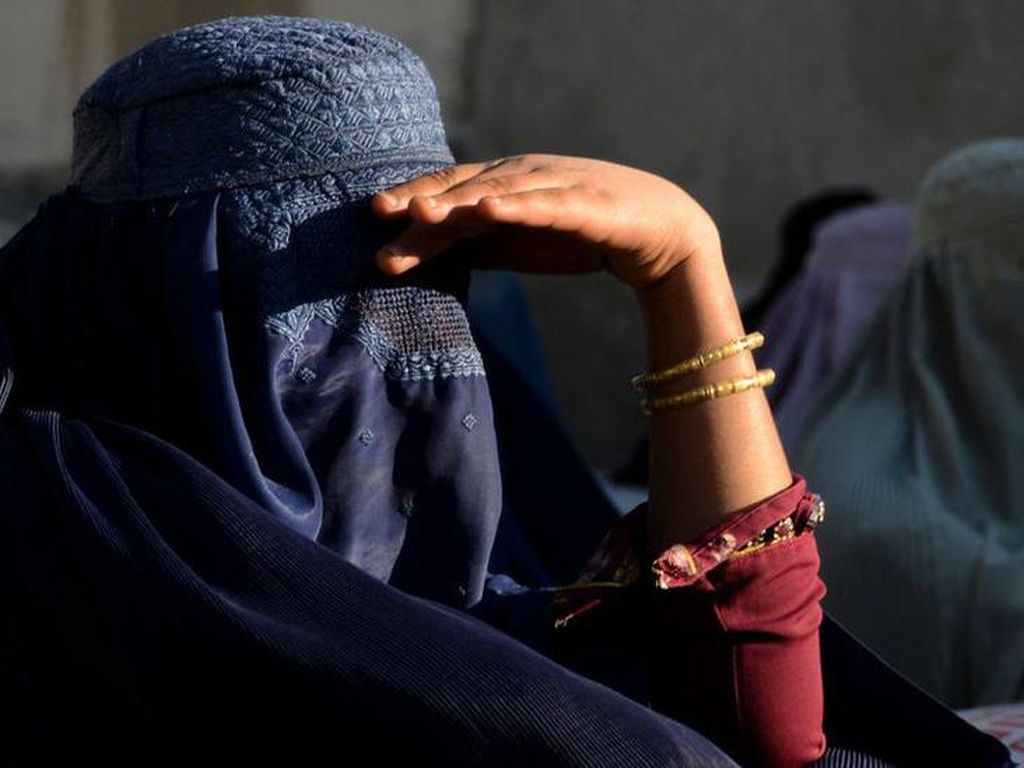 Setahun Taliban Berkuasa, Bagaimana Hak-hak Perempuan Afghanistan Direnggut?