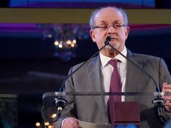 Aksi Sadis Hadi Matar Tusuk Salman Rushdie Berkali-kali