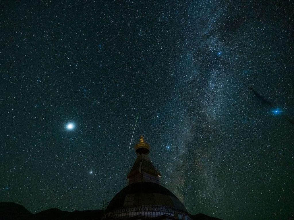 Keindahan Langit China saat Hujan Meteor Geminid Keindahan Langit China saat Hujan Meteor Geminid