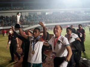 Kaus Kaki Pemain Timnas Sampai Diperhatikan Ketum PSSI