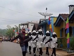 Fakta di Balik Viral Ibu-ibu Kocak Gerak Jalan Pakai Kostum Shaun the Sheep