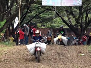 Mengintip Keseruan Motor Taxi Race di Polman