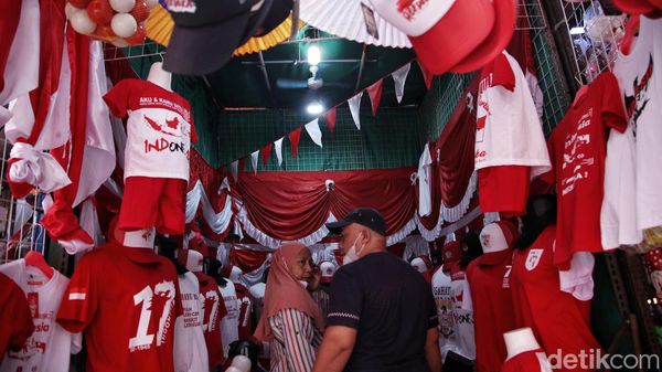 Berburu Pernak-pernik HUT RI di Pasar Mester Jatinegara