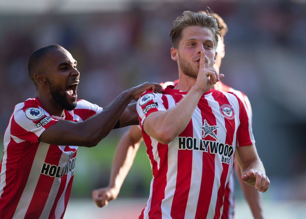 BRENTFORD, ENGLAND - AUGUST 13: Mathias Jensen celebrates scoring Brentford's second goal with Rico Henry during the Premier League match between Brentford FC and Manchester United at Brentford Community Stadium on August 13, 2022 in Brentford, United Kingdom. (Photo by Visionhaus/Getty Images)