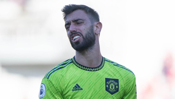 Bruno Fernandes BRENTFORD, ENGLAND - AUGUST 13: Bruno Fernandes of Manchester United reacts during the Premier League match between Brentford FC and Manchester United at Brentford Community Stadium on August 13, 2022 in Brentford, United Kingdom. (Photo by Sebastian Frej/MB Media/Getty Images)