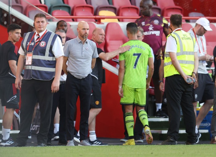 BRENTFORD, ENGLAND - AUGUST 13: Erik ten Hag manager of Manchester United looks on as Cristiano Ronaldo walks past him following the Premier League match between Brentford FC and Manchester United at Brentford Community Stadium on August 13, 2022 in Brentford, England. (Photo by Catherine Ivill/Getty Images)