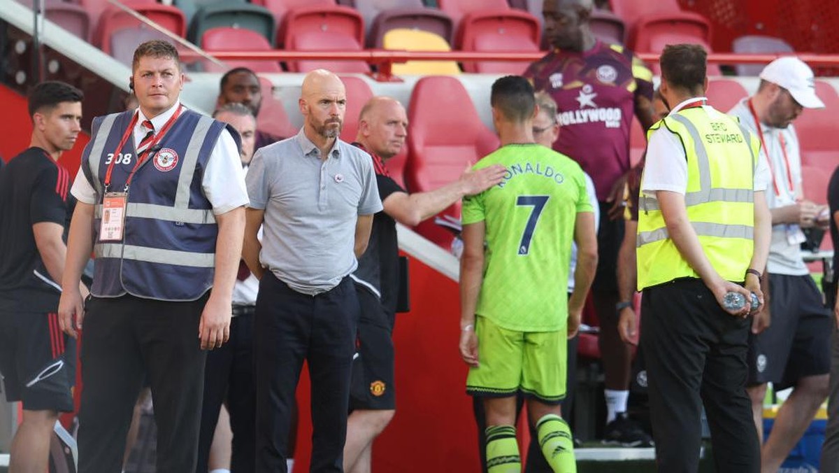 Erik ten Hag bakal biarkan Cristiano Ronaldo pergi jika MU mendatangkan penyerang anyar (Foto: Getty Images/Catherine Ivill)