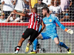 Empat gol Brentford saat hancurkan MU dibagi rata oleh Josh Dasilva, Mathias Jensen, Ben Mee, dan Bryan Mbuemo. Seluruhnya dikemas di babak pertama (Getty Images)