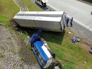 Kecelakaan 2 Truk di Tol Semarang-Solo Tengaran, 2 Orang Tewas