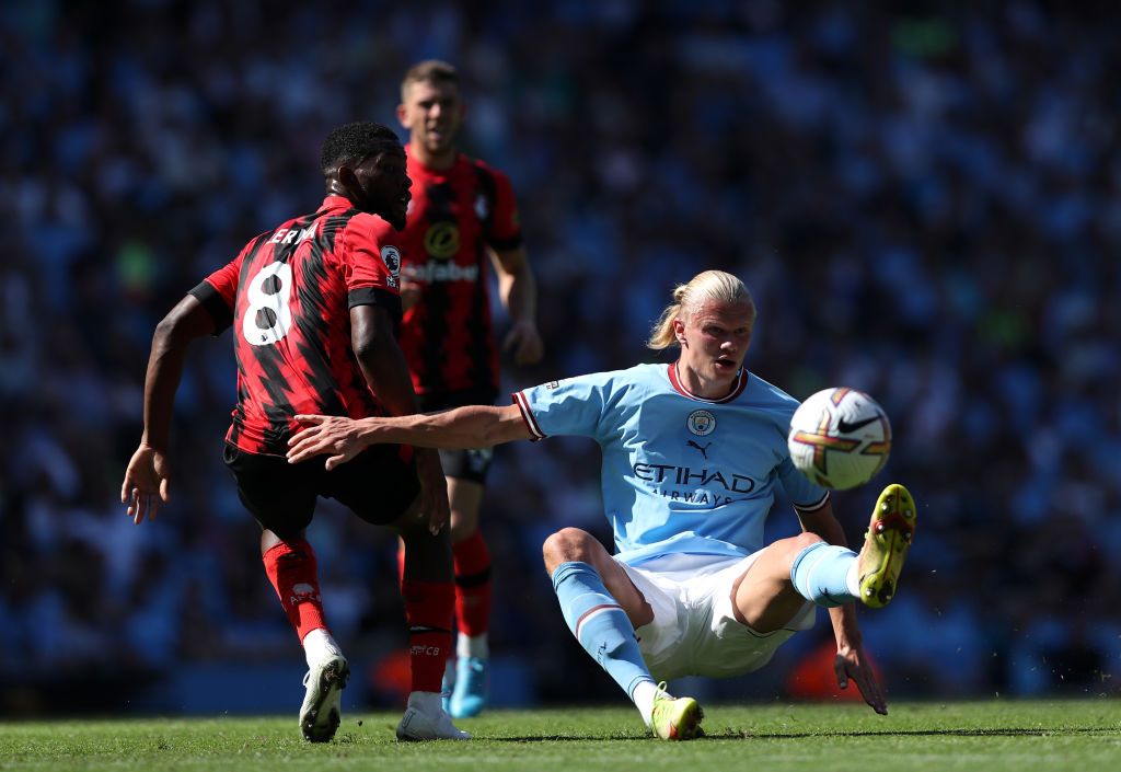 MANCHESTER, ENGLAND - AUGUST 13: Erling Haaland of Manchester City is challenged by Jefferson Lerma of AFC Bournemouth during the Premier League match between Manchester City and AFC Bournemouth at Etihad Stadium on August 13, 2022 in Manchester, England. (Photo by Alex Livesey/Getty Images)