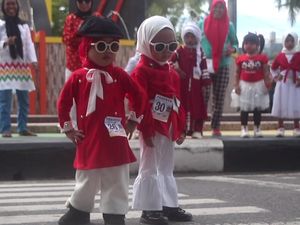 Aksi Menggemaskan Bocah Parepare Ikut Fashion Show ala CFW Aksi Menggemaskan Bocah Parepare Ikut Fashion Show ala CFW