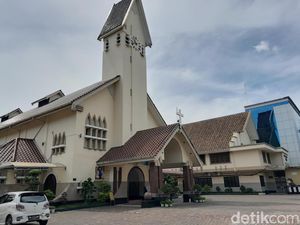 Misa Natal di Gereja Katedral Medan yang Diikuti Ribuan Jemaat