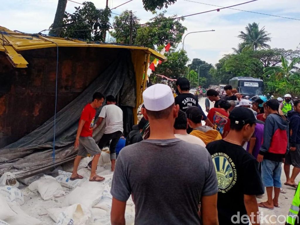 Potret Ngeri Kecelakaan di Cianjur yang Tewaskan 5 Orang