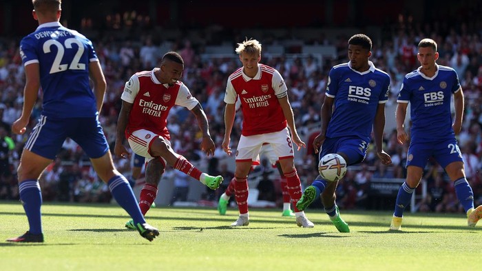 LONDON, ENGLAND - AUGUST 13:  Gabriel Jesus of Arsenal nearly scores during the Premier League match between Arsenal FC and Leicester City at Emirates Stadium on August 13, 2022 in London, England. (Photo by Julian Finney/Getty Images)
